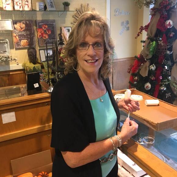 Meet your Posher, Linda - Picture 1 of 1